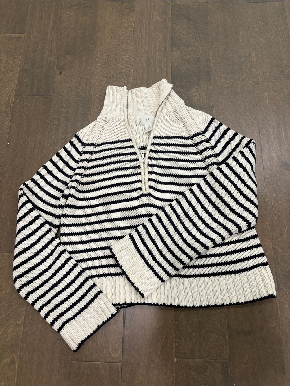 H&M Sweater Size S oversized fits a M/L